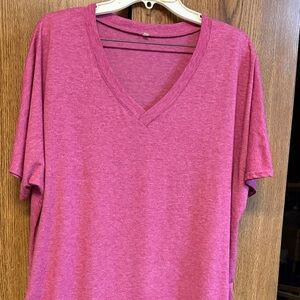 Classic V-Neck Women's Top in Heather Pink